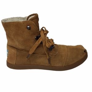 TOMS Brown Suede Lace up Boots with Sherpa Lining Size 7.5